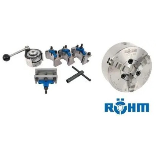 Zubehörset für eine Drehmaschine mit Spannfutter, Werkzeughaltern, Bohrfutter und Spannschlüssel.