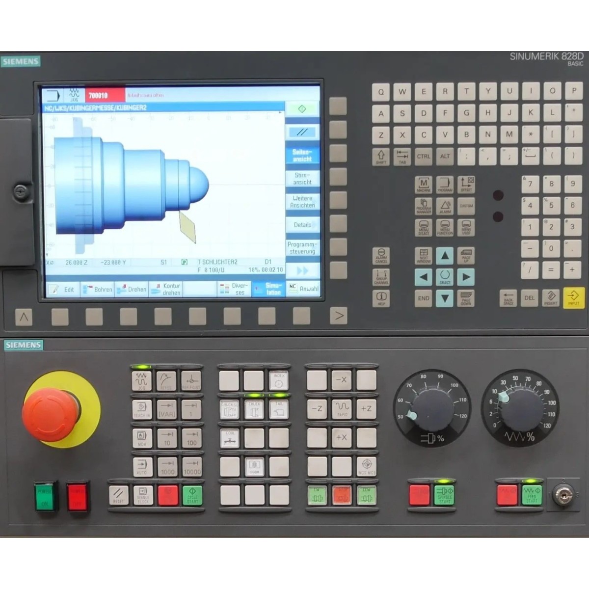Siemens SINUMERIK 828D Bedienfeld mit Bildschirm, Tastatur, Funktionstasten, Drehreglern und Not-Aus-Schalter.