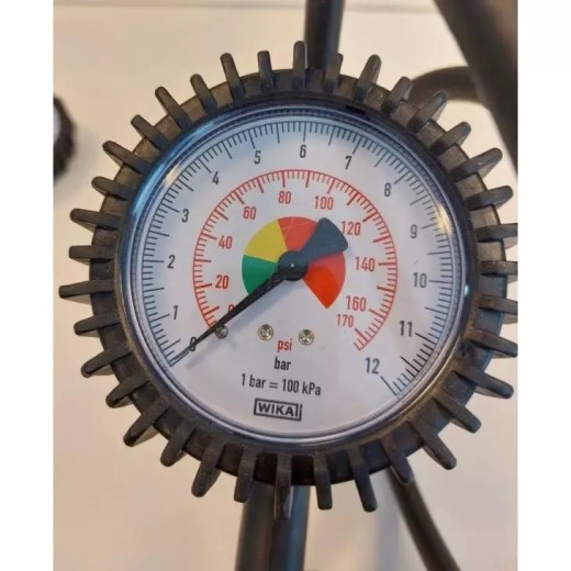 Kunststoffhandgriff Momentstecknippel Präzisions-Manometer 0 - 12 bar mit Gummi-Schutzkappe