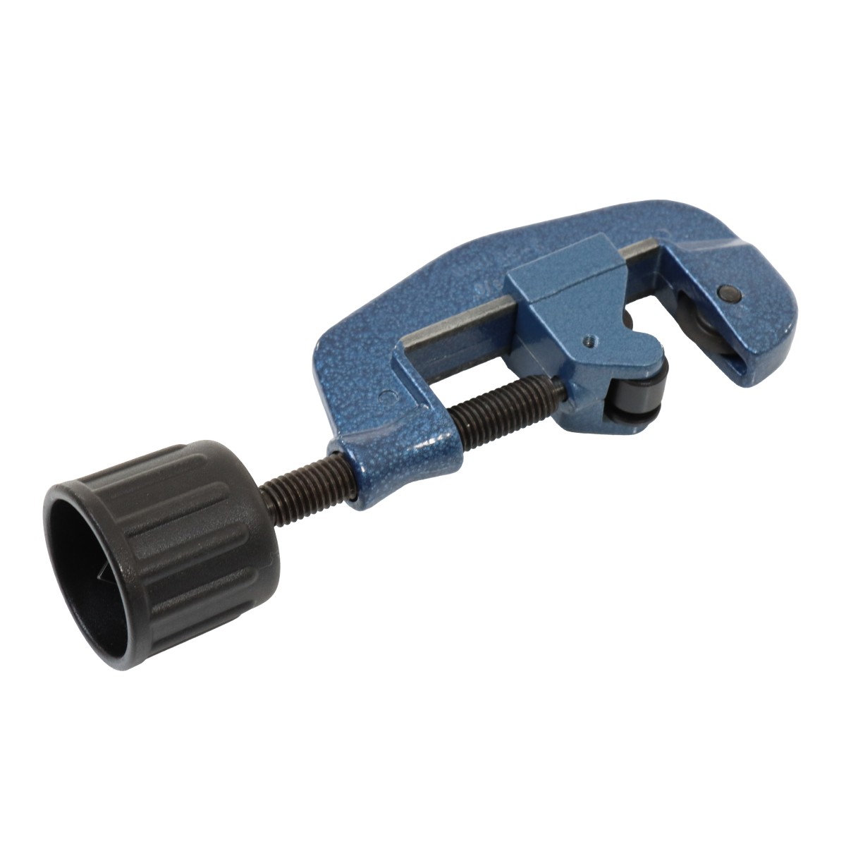 Rohrabschneider mit blauem Metallkörper, schwarzer Drehknopfschraube und kleiner Schneidrolle.