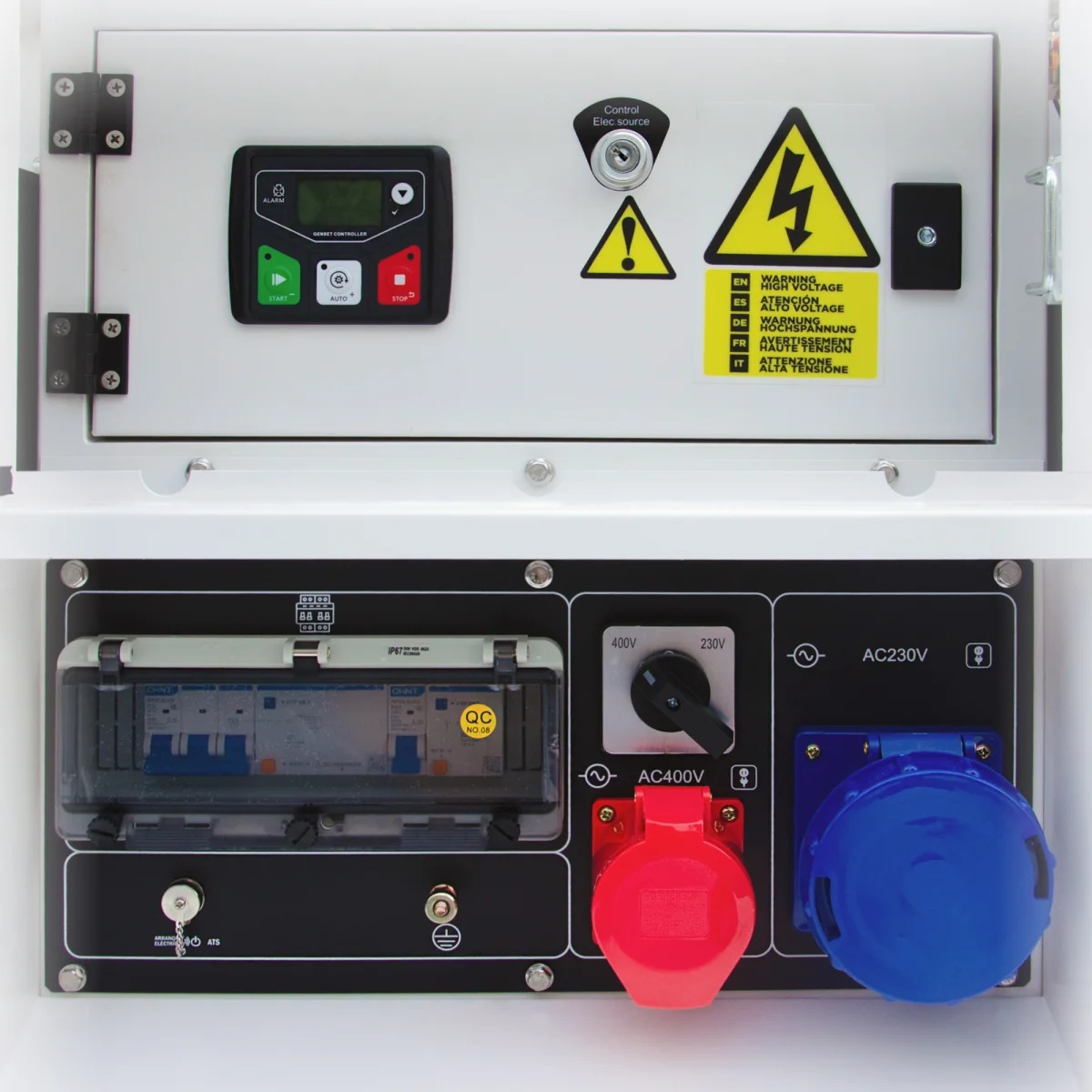 Hyundai Diesel Generator DHY12000XSE-T D Detailansicht des Bedienfelds mit Generatorsteuerung, Start/Auto/Stop-Funktion, 230-/400-V-Umschaltung, Schutzschaltern sowie CEE-Anschlüssen.