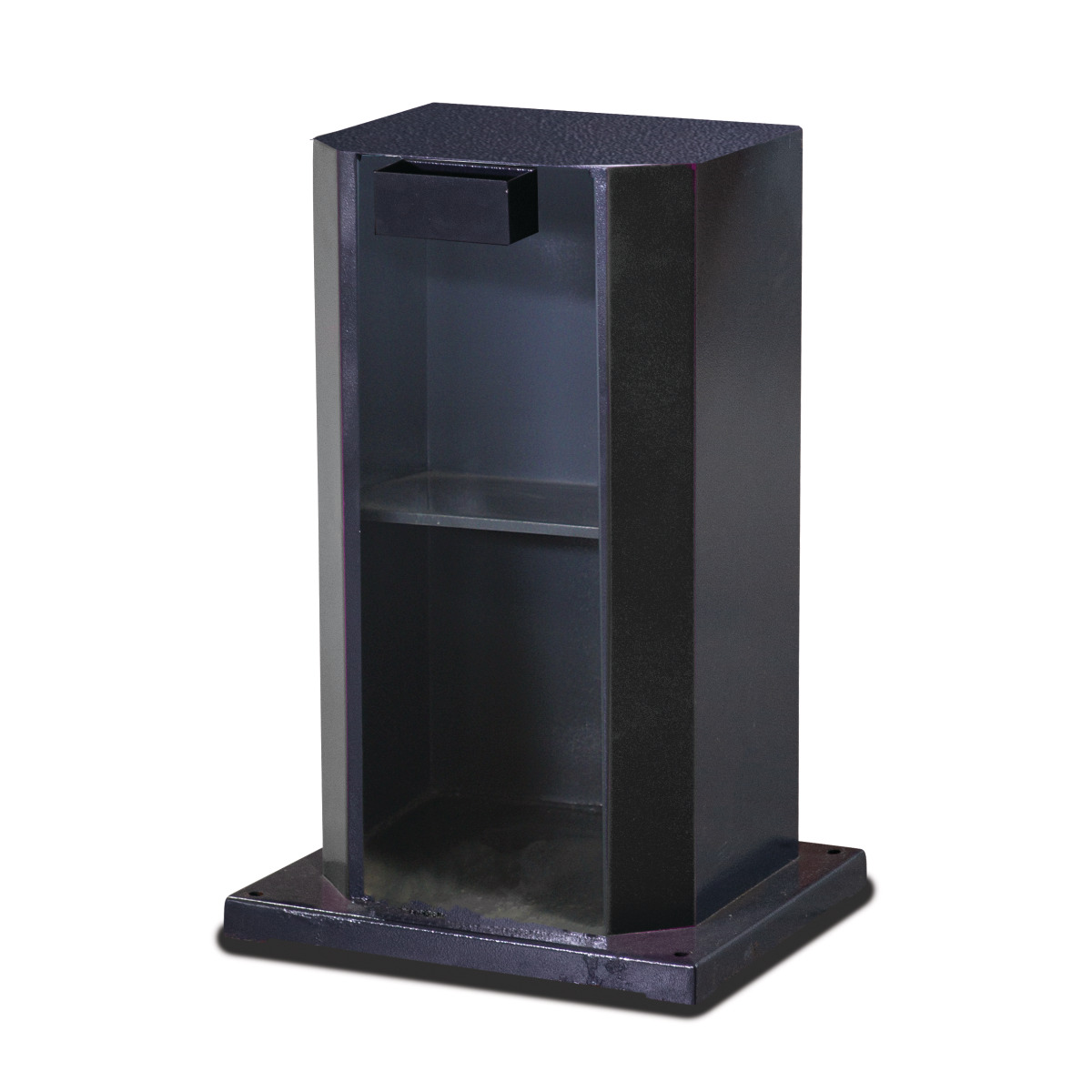 Schwarzes Maschinenuntergestell aus Stahl mit offenem Fach, Zwischenboden und rechteckiger Grundplatte.