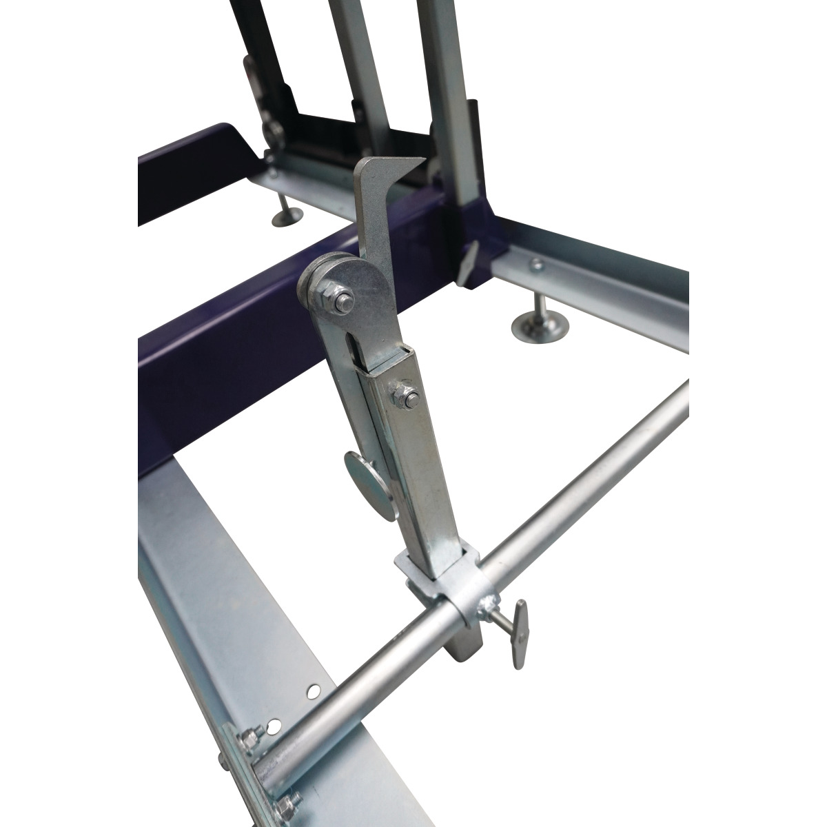 Blockbandsäge HBBS 810 G Detailaufnahme einer Stütz- und Klemmvorrichtung am Maschinenbett mit verstellbarer Metallstrebe.