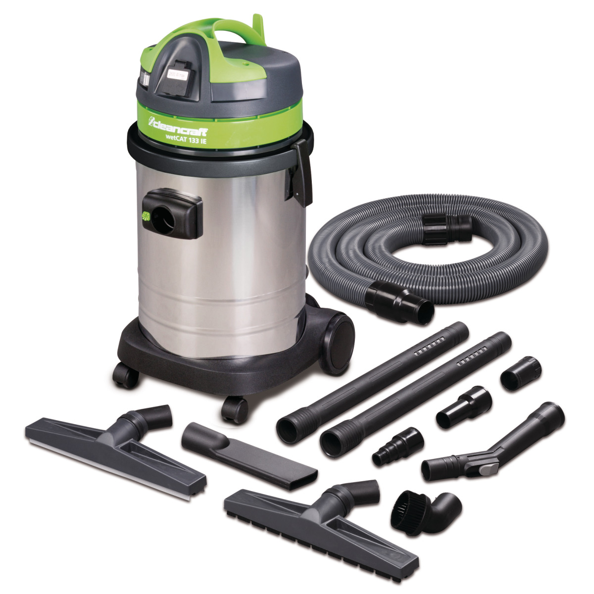 Nass- und Trockensauger mit komplettem Zubehörset, Schläuchen und Düsen, zusammen dargestellt.