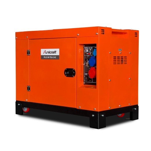 Unicraft-Stromgenerator in kräftigem Orange mit schwarzem Sockel, Anschlussfeld mit Steckdosen, Schaltern und Bedienfeld.