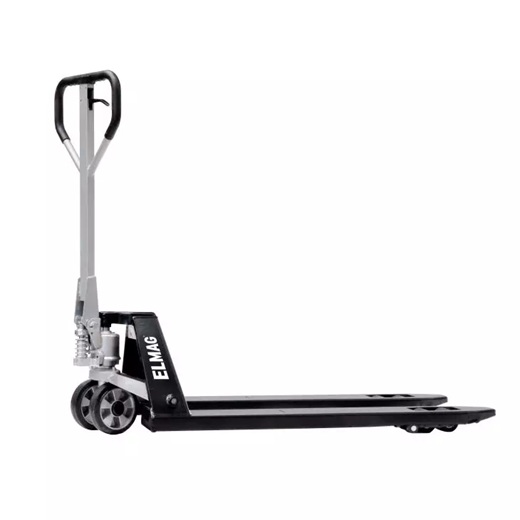 Seitliche Gesamtansicht eines Handhubwagens von Elmag mit langen Gabeln, Rollen vorne und ergonomischem Griff zum einfachen Ziehen.