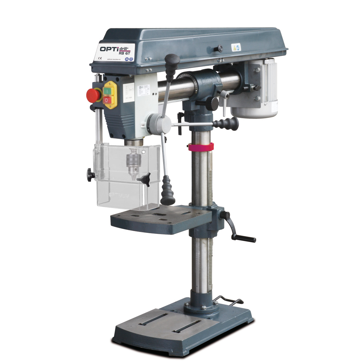 Säulenbohrmaschine mit Bedienelementen, Bohrtisch und Schutzabdeckung am Bohrfutter.