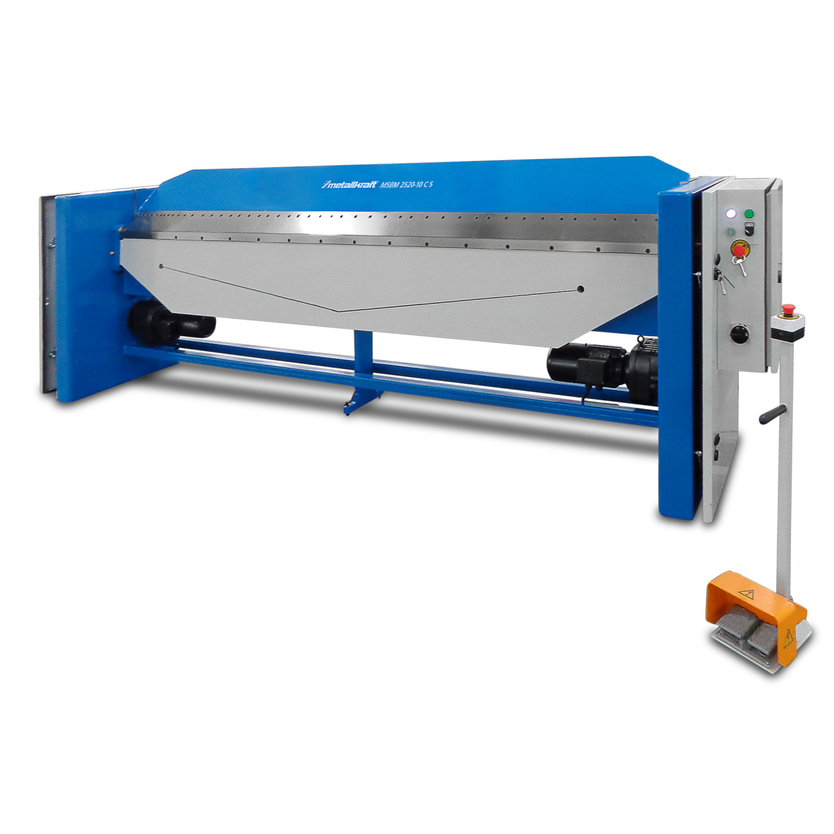 Schrägansicht einer großen blauen Biegemaschine mit Pedalsteuerung, Sicht auf Biegekante und Motoren.