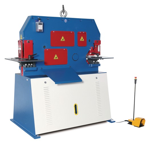 Hydraulische Profilstahlschere/Lochstanze HPS 45 S Rückansicht einer Metallbearbeitungsmaschine mit roten Abdeckungen und Fußschalter.