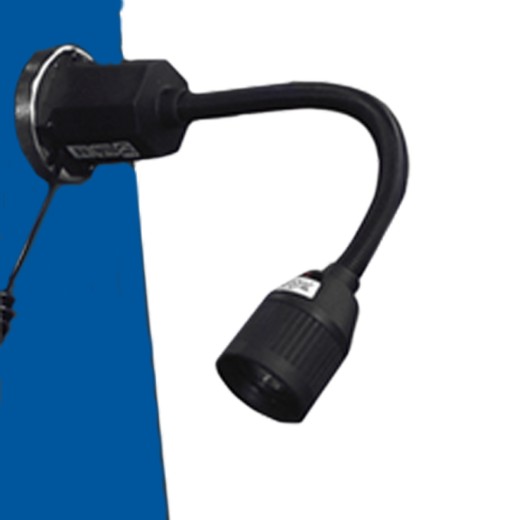 Hydraulische Profilstahlschere/Lochstanze HPS 65 DS Schwarze LED-Arbeitsleuchte mit flexiblem Arm, an der Maschine befestigt.