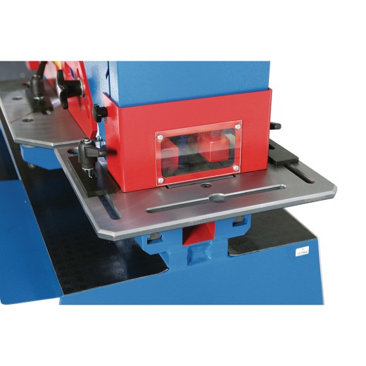 Hydraulische Profilstahlschere/Lochstanze HPS 65 DS Detailansicht des Arbeitsbereichs mit Schutzfenster und Metallauflage.