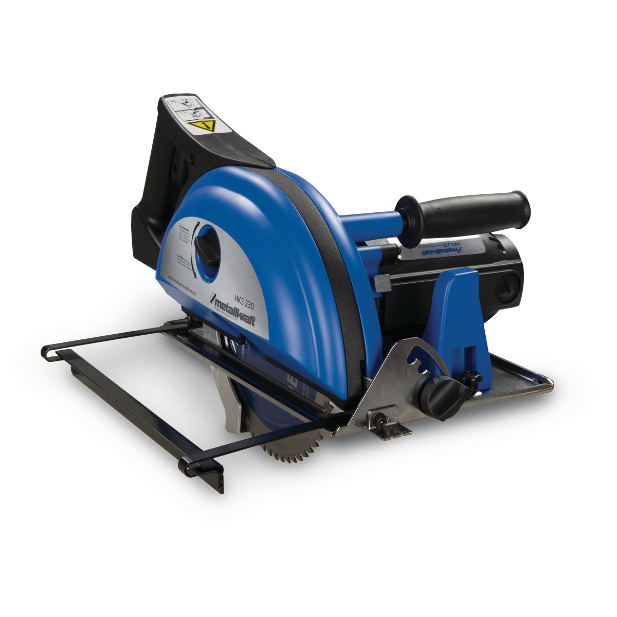 Schräge Vorderansicht einer blauen Handkreissäge mit Metallgrundplatte.