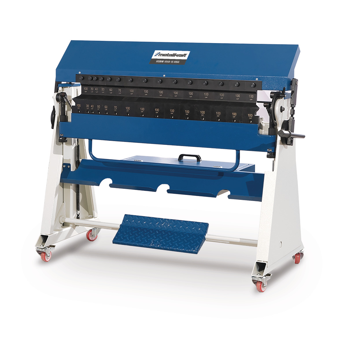 Blaue Blechbiegemaschine auf Rollen mit Fußpedal und segmentiertem Biegewerkzeug.