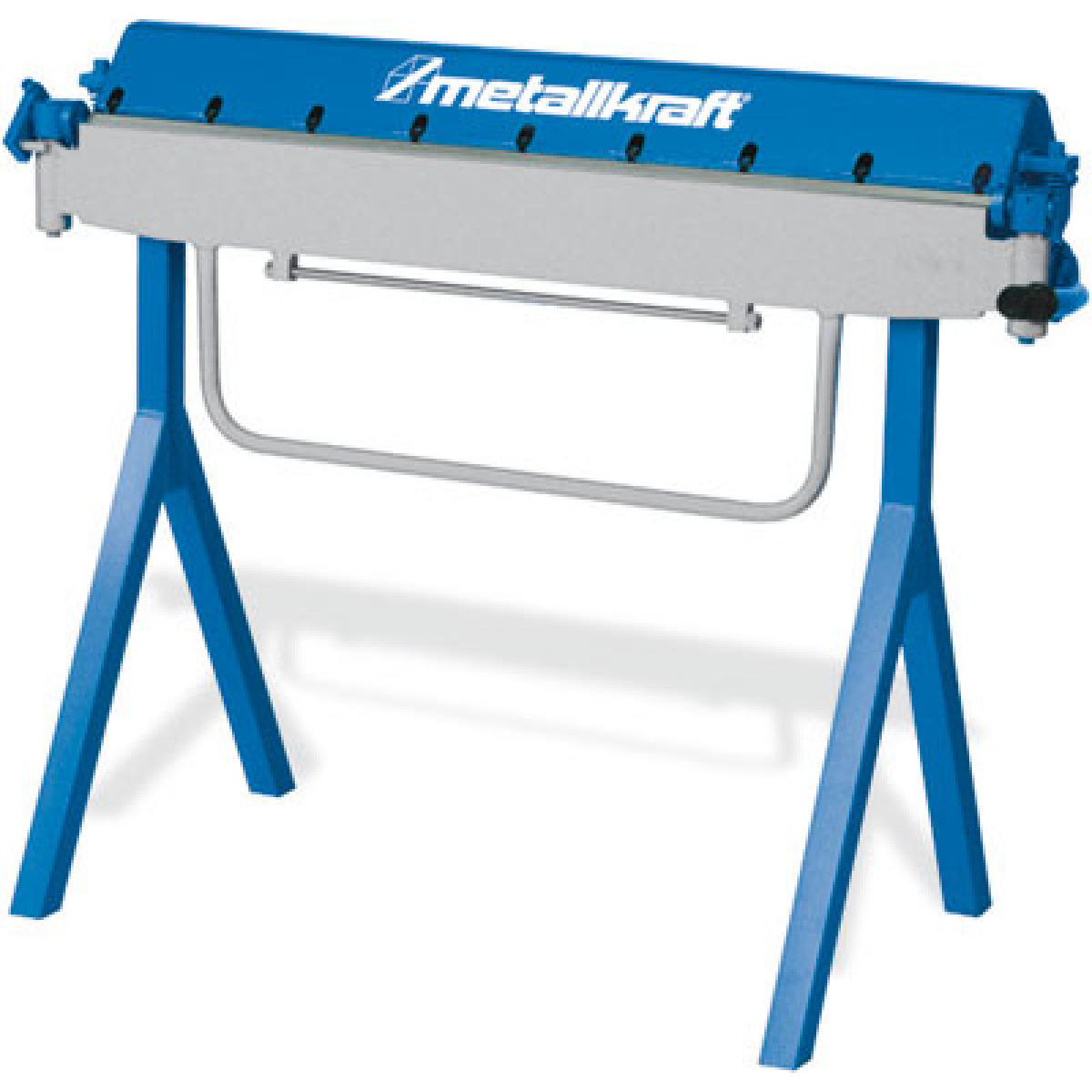 Blaue Blechbiegemaschine mit weißem Griffbügel auf klappbarem blauen Metallgestell, Vorderansicht.