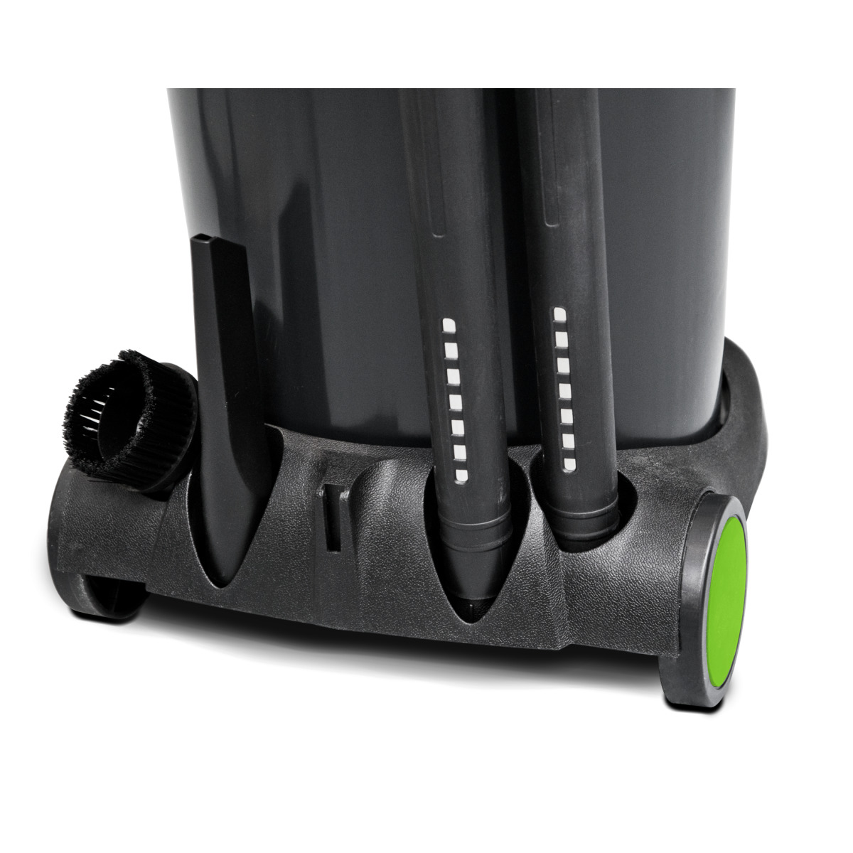 Industrie-Trockensauger dryCAT 133 IRSC M-Class Detailansicht der Zubehörhalterung mit Bürste und Saugrohren am Staubsaugerboden.