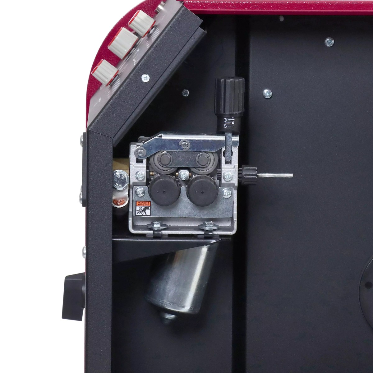 Schutzgas-Schweißanlage PM 2560T 4XL Nahaufnahme des Drahtvorschubs im geöffneten Gerät mit Vorschubrollen, Einstellknopf und Drahtführung.