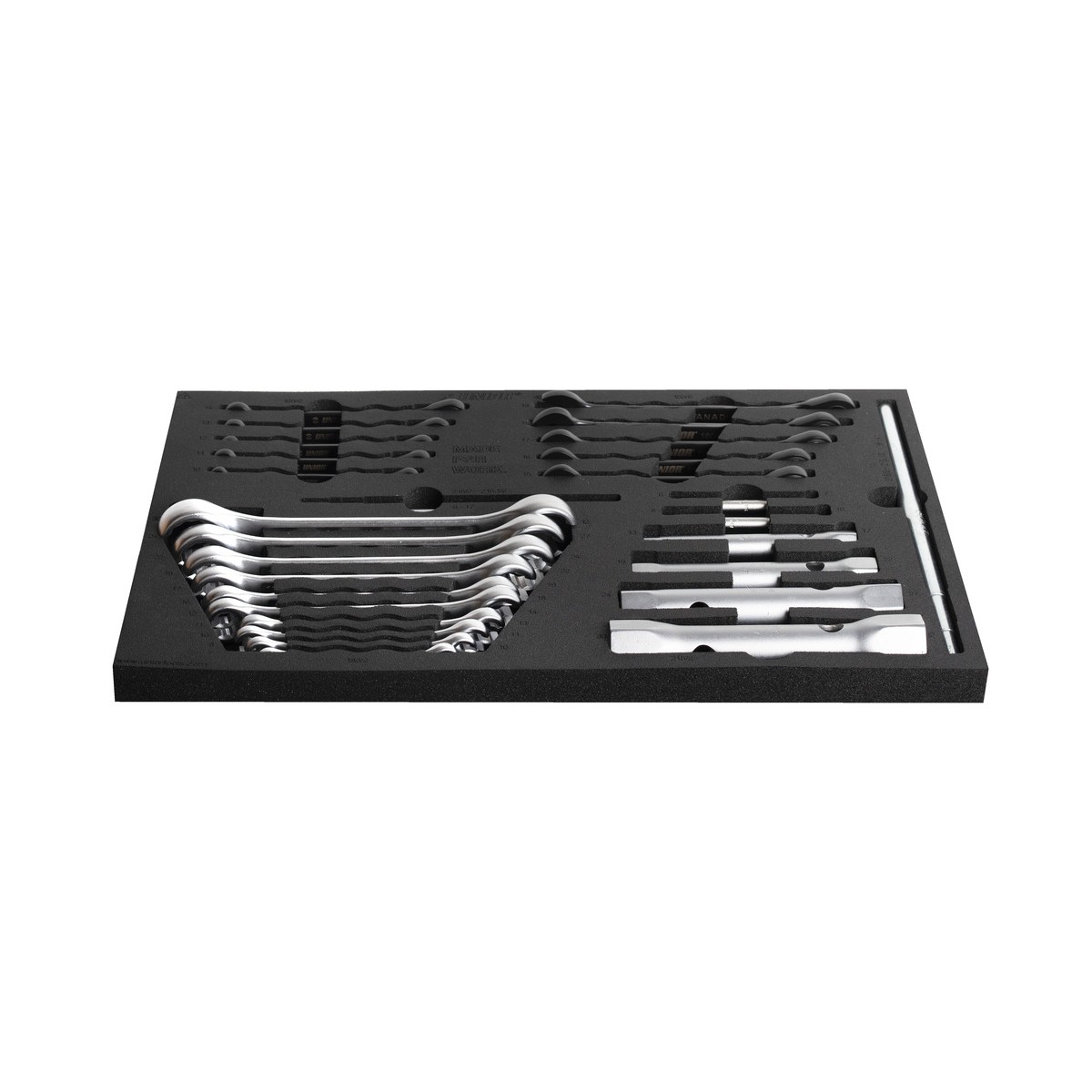 Schwarze Schaumeinlage mit Maulschlüsseln in mehreren Größen sowie Rohrsteckschlüsseln und Steckstange rechts.