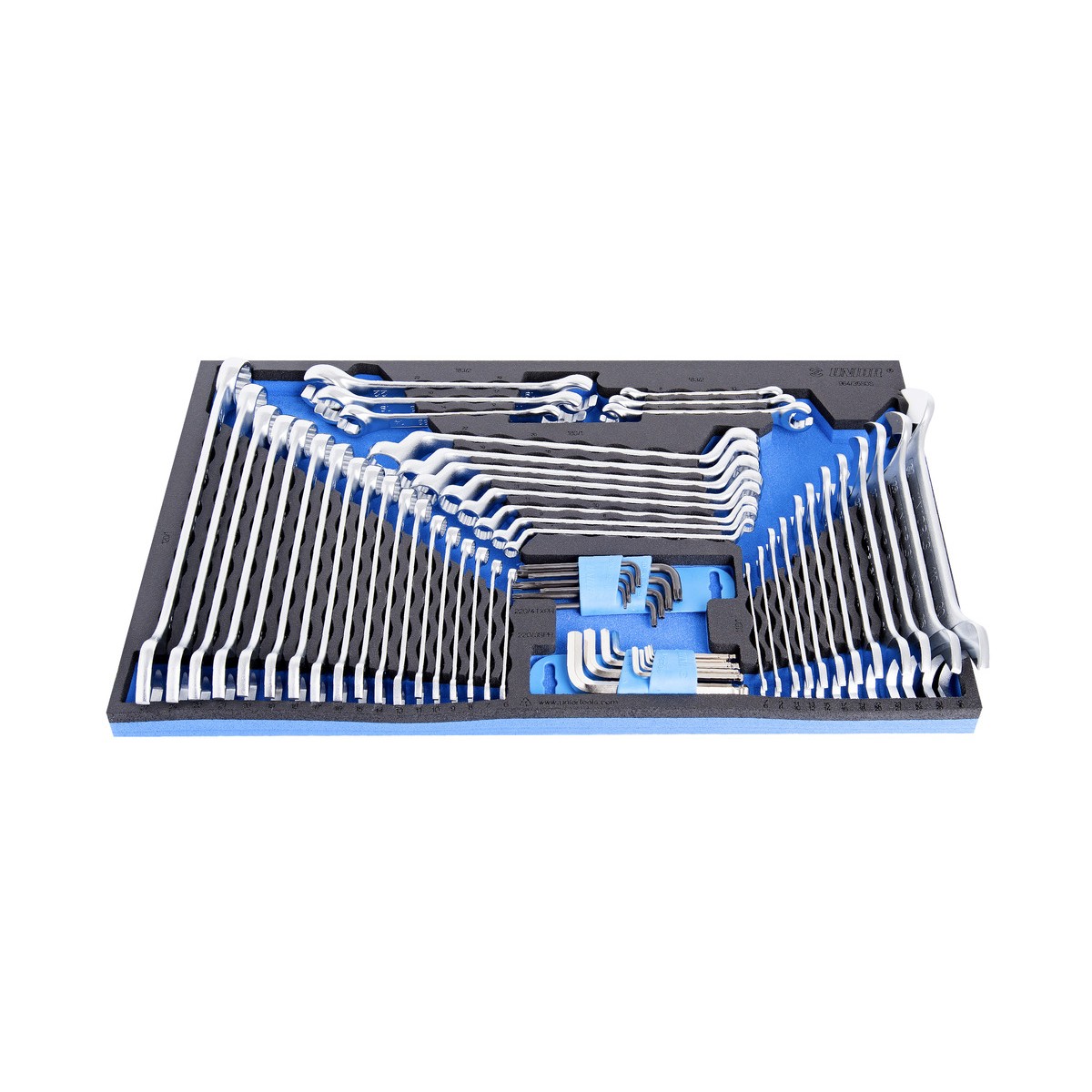 Schwarze Schaumeinlage mit verchromten Ringmaulschlüsseln ringsum; mittig drei Inbusschlüsselsätze in blauen Haltern, blaue Unterlage.