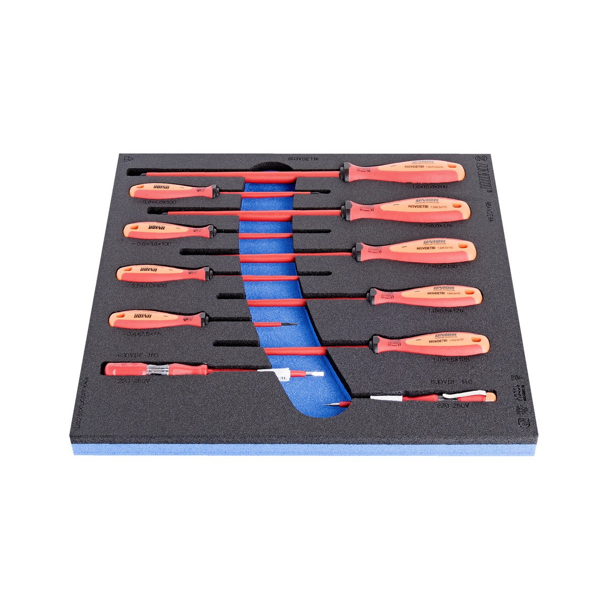 Schwarze Schaumeinlage mit 11 isolierten Schraubendrehern (Schlitz/PH) und zwei Spannungsprüfern, Griffe rot/orange, blaue Unterlage.