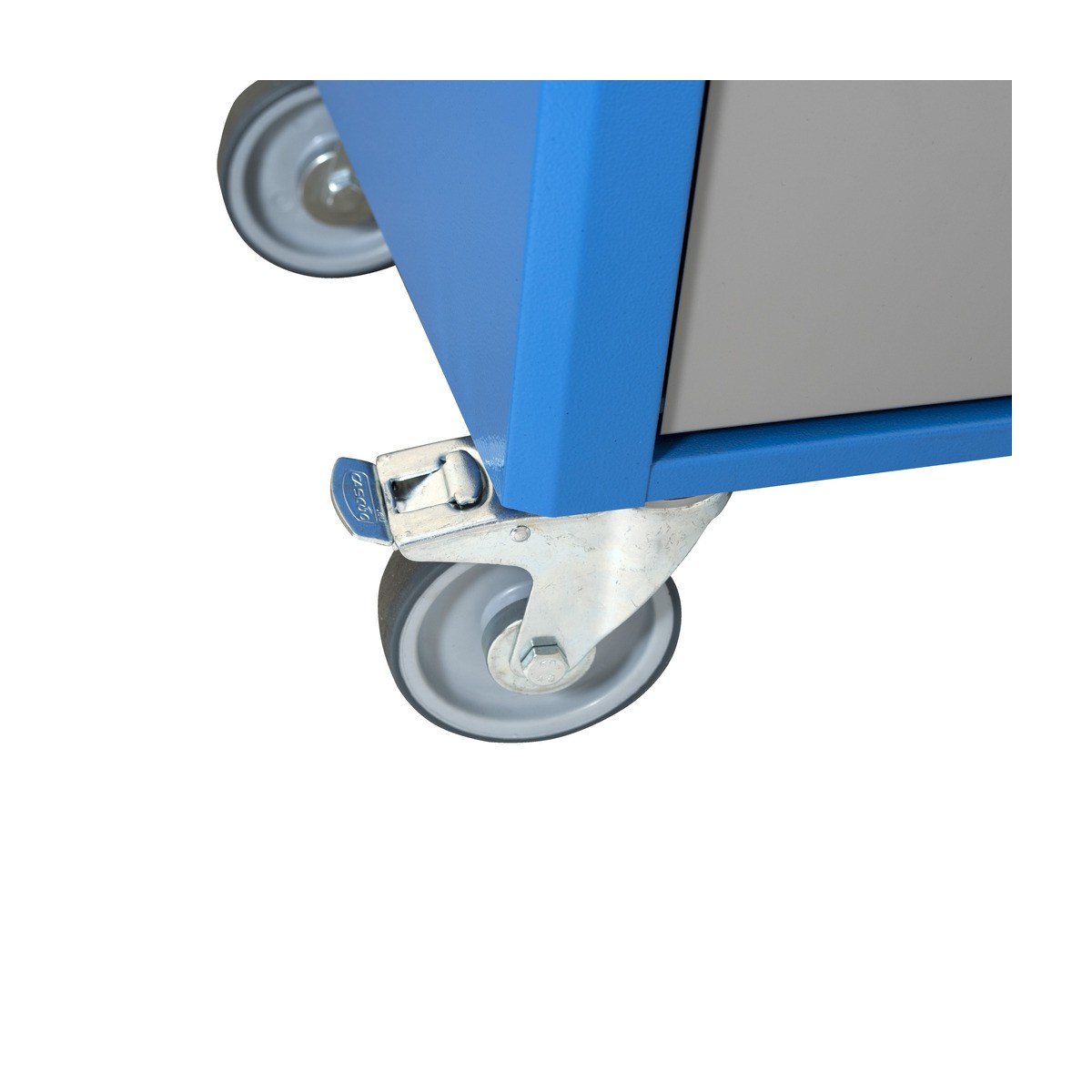 Werkzeugwagen 940EM1 mit Werkzeugset Nahaufnahme einer Lenkrolle am Wagen mit Metallhalterung und Fußbremse; blauer Rahmen und graue Front.