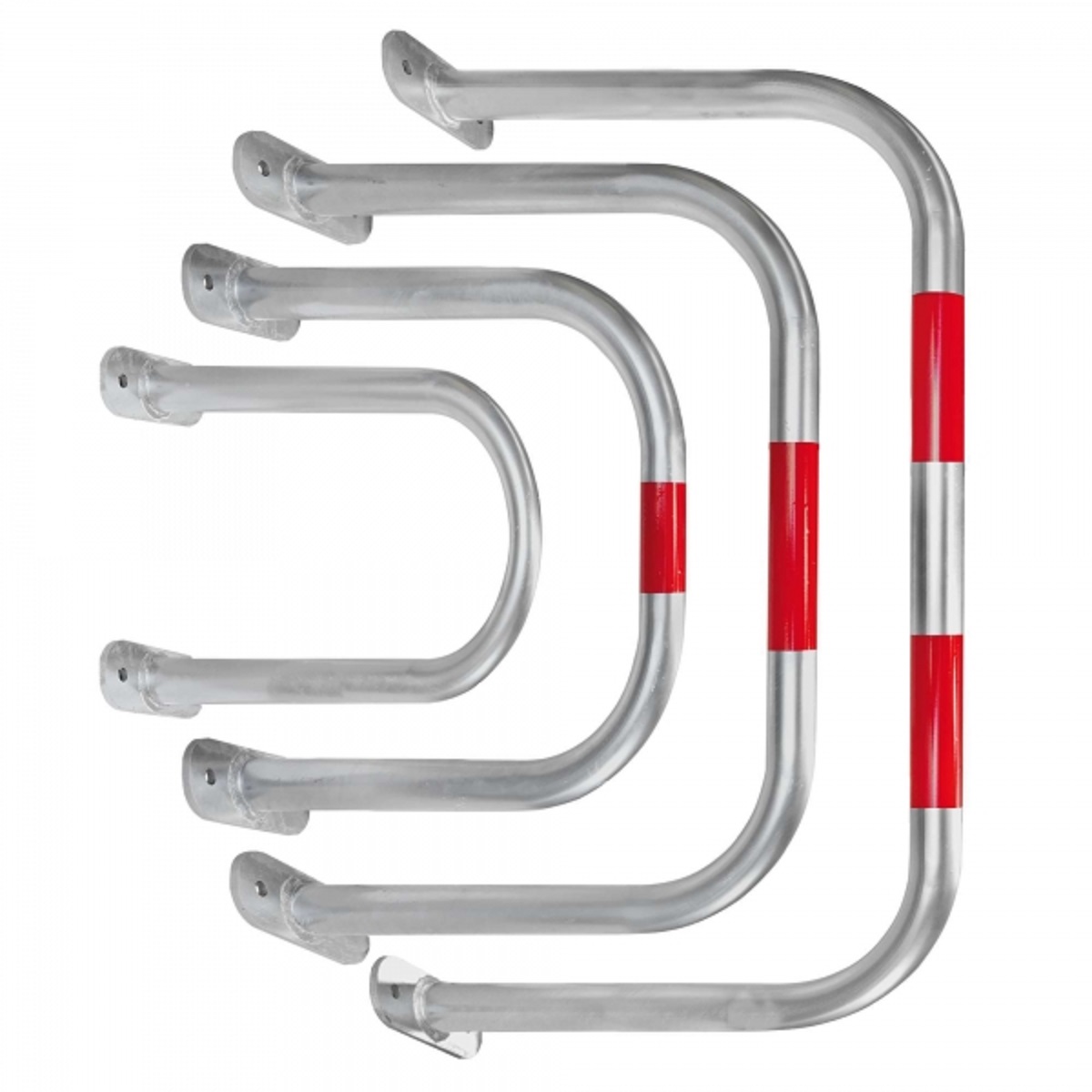 Vier U-förmige Rammschutzbügel aus feuerverzinkten Stahl in abgestuften Größen, drei mit roten Markierungsstreifen, freigestellt.