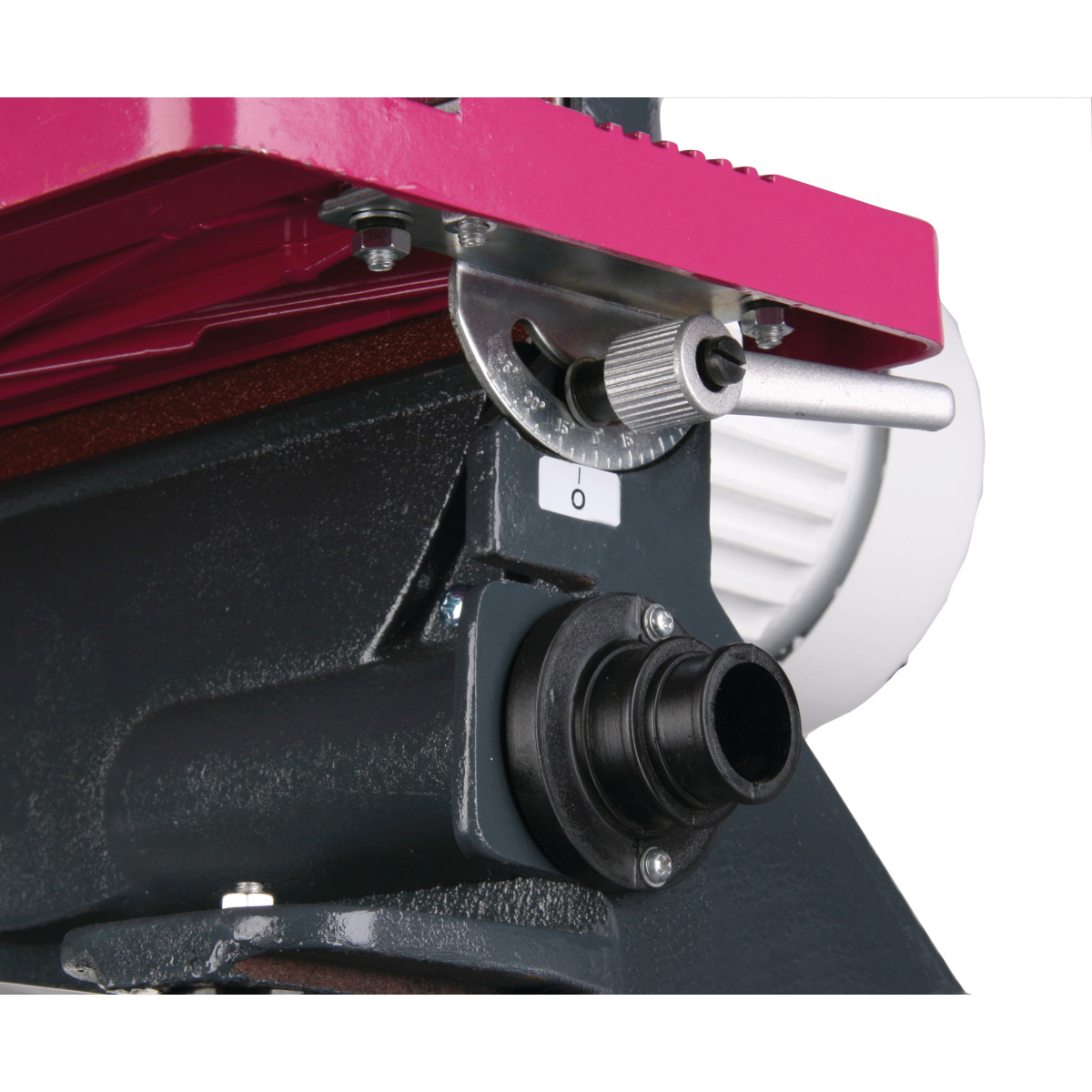 Tellerschleifmaschine OPTIgrind TS 305 Detailansicht der Winkelverstellung und des Absauganschlusses unter dem Arbeitstisch eines Tellerschleifers.