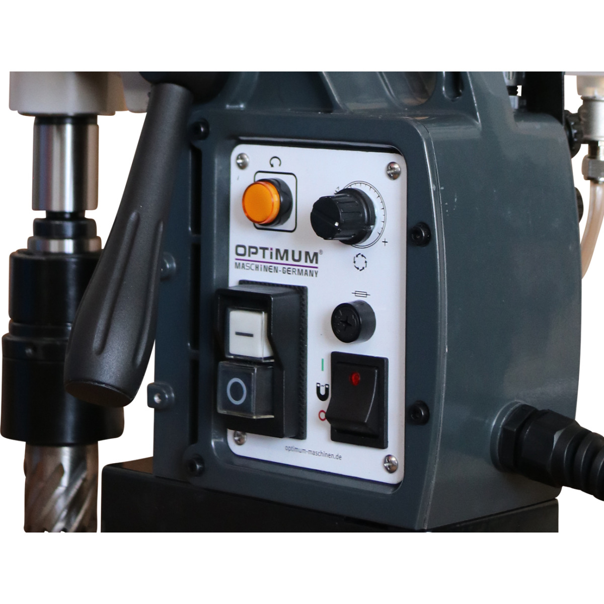 Magnetkernbohrmaschine OPTIdrill DM 50 Detailaufnahme des Bedienfeldes mit Hauptschalter, Magnetschalter, Drehregler und Sicherung.